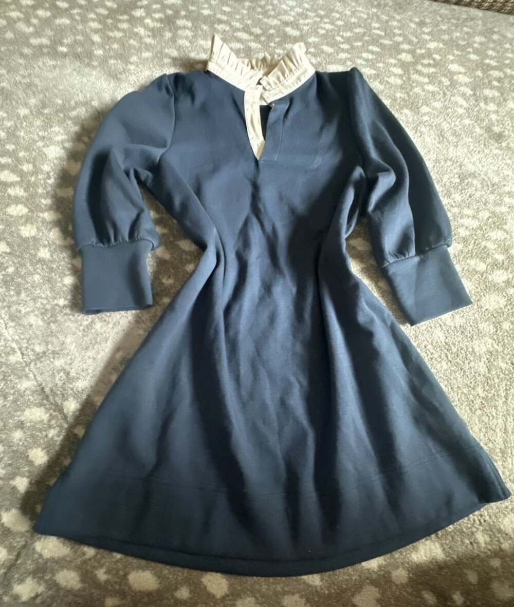 Tuckernut Pomander Place Size M Blue Jersey Ruffle Collar Dress